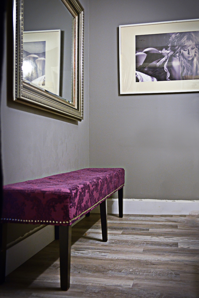 erotic-photographer-alex-manfredini-studio-changing-room